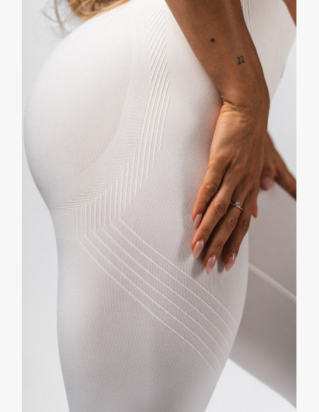 NEBBIA Tvarujúce bezšvové maximum push-up legíny FLOW SEAMLESS krémové
