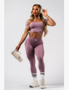 Trendy crop top NEBBIA FLOW SEAMLESS v bezšitom prevedení ti zabezpečí pohodlie a sebavedomý vibe pri každom pohybe.