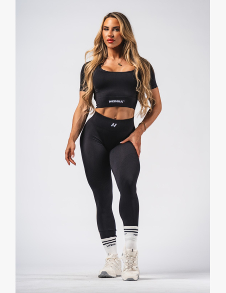 NEBBIA Tvarujúci bezšvový crop top FLOW SEAMLESS čierny